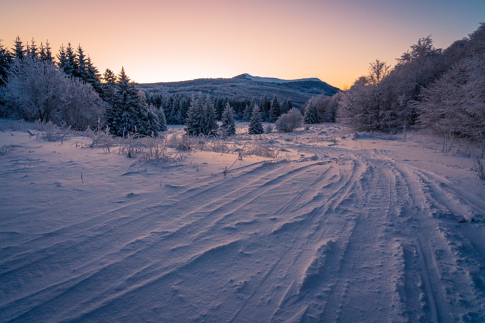 Haute-Savoie snow tires mandatory but no fine before winter 2023